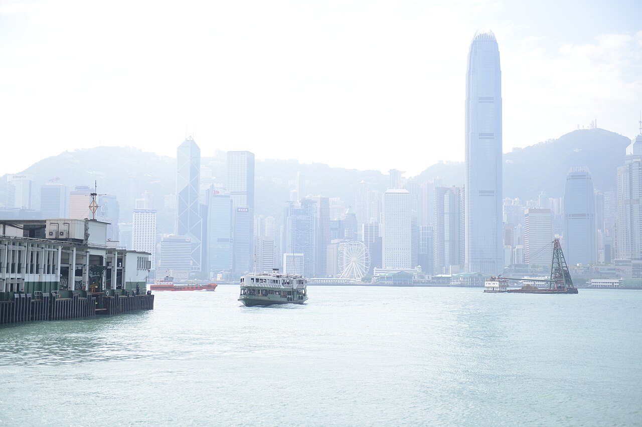 香港维多利亚港与城市天际线