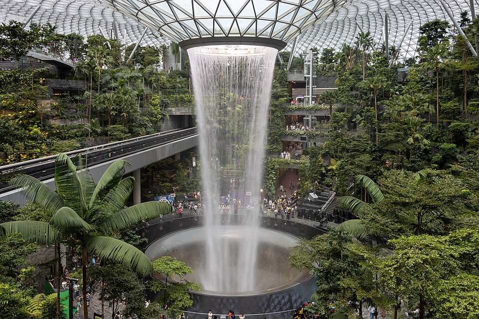 新加坡 Jewel Rain Vortex 室内瀑布